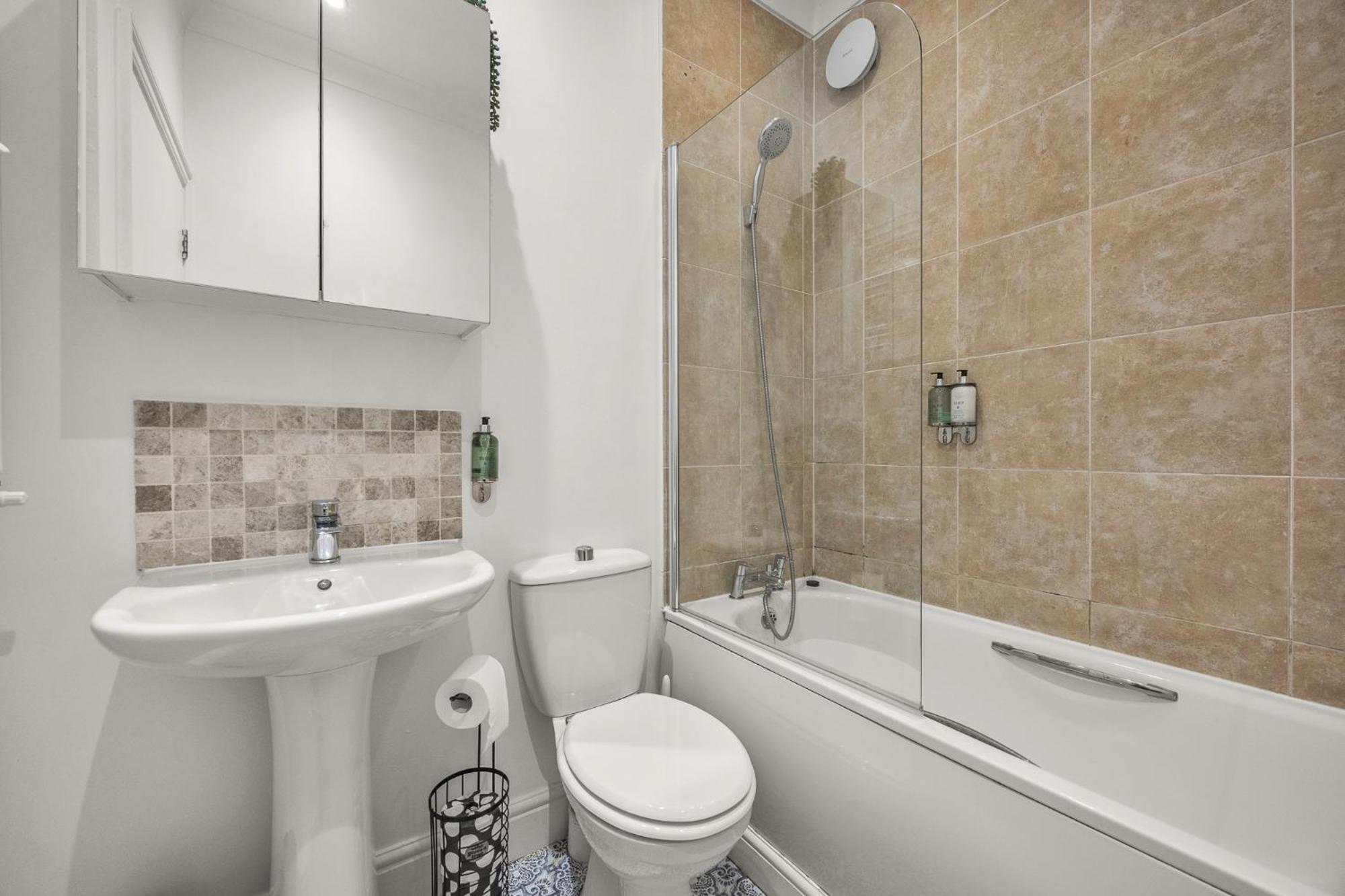 2 Bedroom Flat - With King Sized Beds, Netflix And Sky - Perfect For Contractors, Vacation Guests Or Those Relocating Brighton Exterior photo