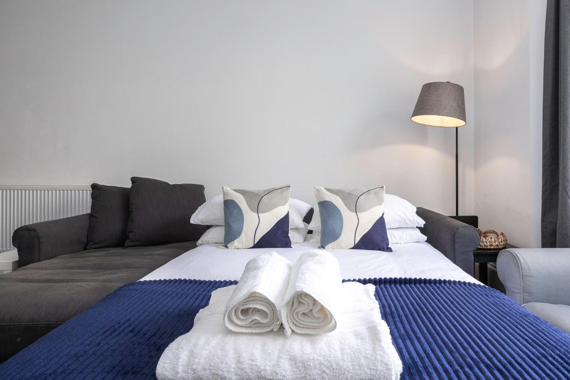 2 Bedroom Flat - With King Sized Beds, Netflix And Sky - Perfect For Contractors, Vacation Guests Or Those Relocating Brighton Exterior photo