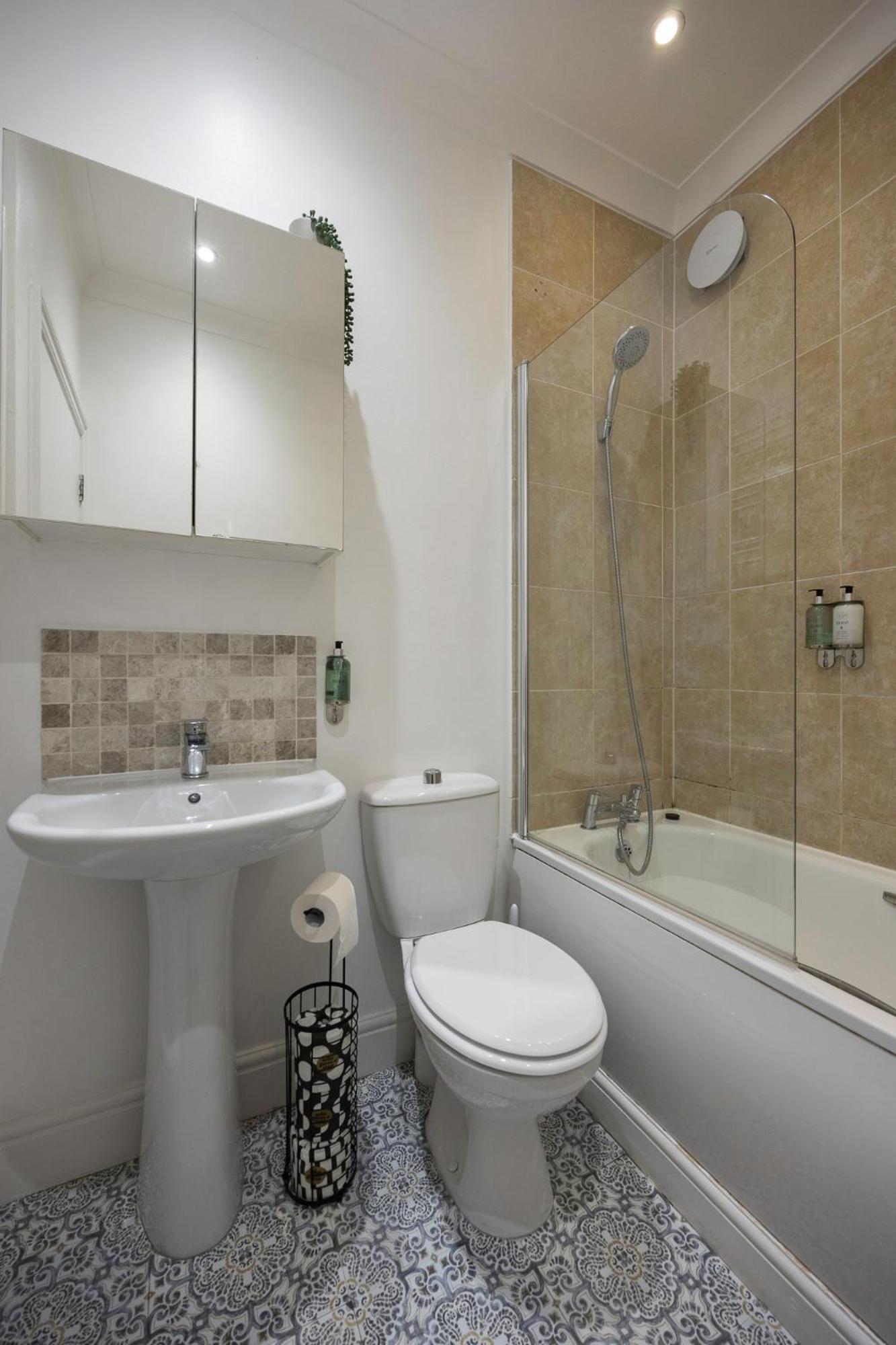 2 Bedroom Flat - With King Sized Beds, Netflix And Sky - Perfect For Contractors, Vacation Guests Or Those Relocating Brighton Exterior photo